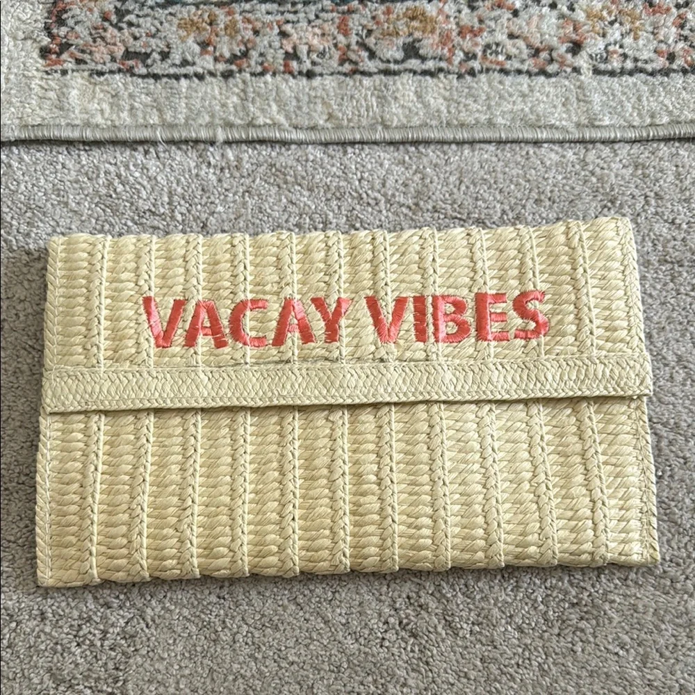 NWOT- Vacay Vibes Straw Clutch